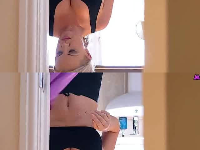 Frankie Hottie - Shower Sneak