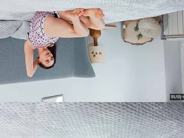 Jolene Summers tries sex tool in her booty