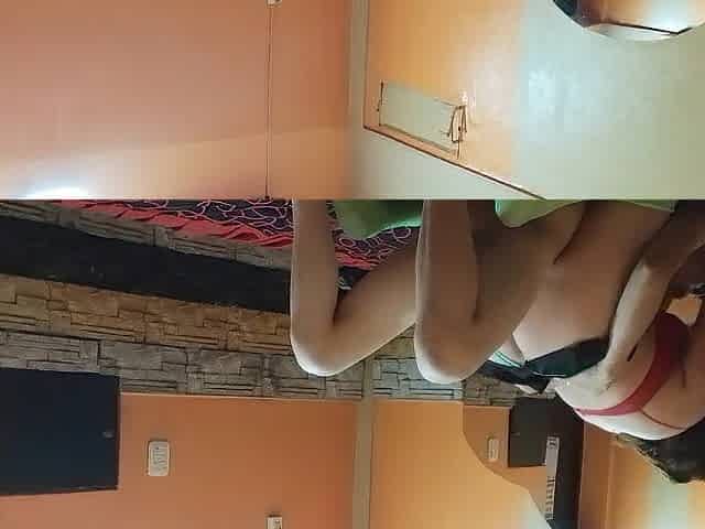 The superlatively good angle in the mirror: Her riding