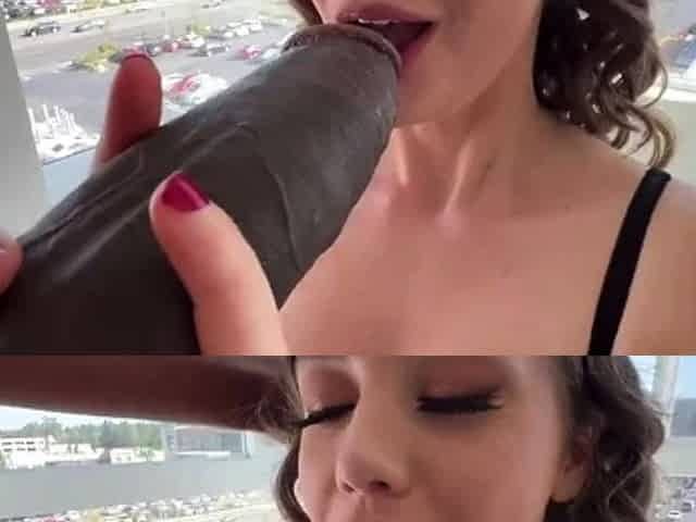Amateur webcam toying wet pussy