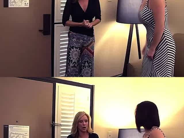 Two lesbians fuck in the hotel