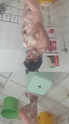 Hawt housewife in the bath, in her almost all natural state.