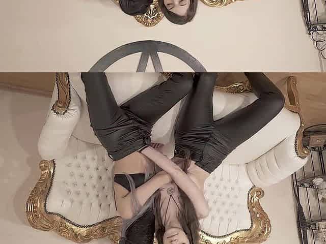 A lengthy lesbo clip with Mel and Violet fingering every other during the time that wearing hawt leather jeans
