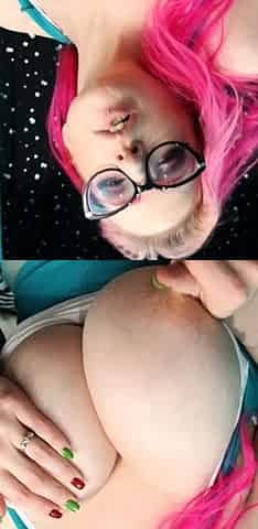 Big boobs milf masturbates with her dildo
