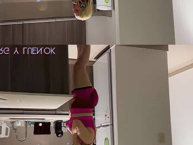Sexy mother i'd like to fuck ends up banging her son's ally - SofieARG x LuenOK