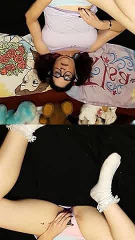 Amateur brunette double toying on webcam