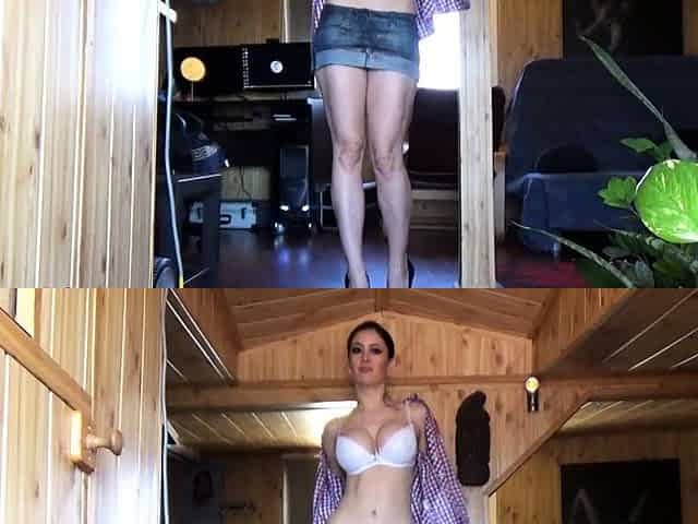 Amateur Webcam Teen Flashes Masturbates