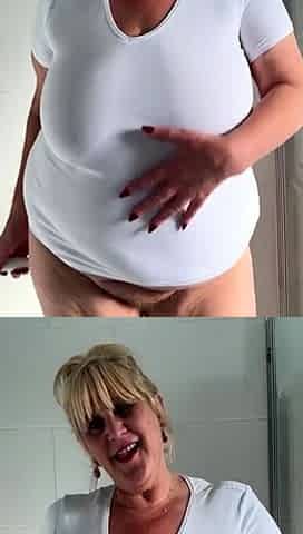 Awesome Big Boobs Blonde Masturbates In The Shower