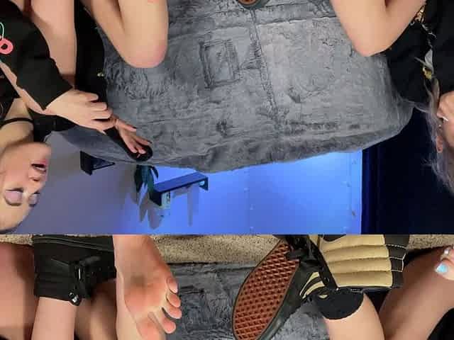Retro lesbian foot fetish