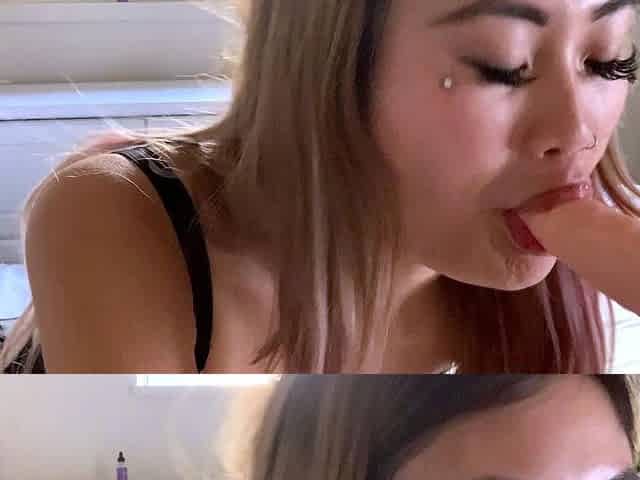 Awesome Amateur teen blonde toying pussy