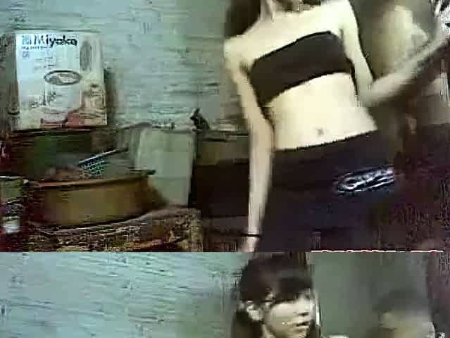 Hot Indonesian Babe Dancing