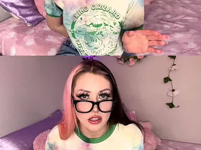 Solo mature masturbating on webcam
