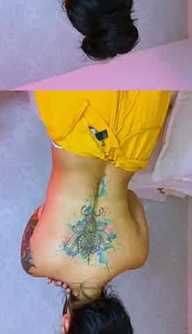 Big ass babe exposes her big boobs