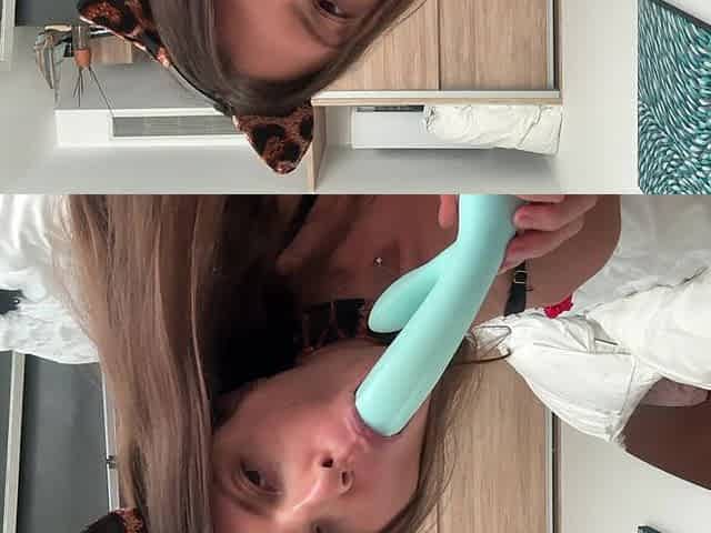 Solo Stream Leopard Toy Sucking