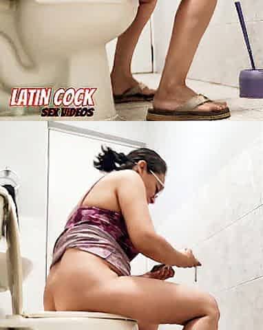 AGED WOMAN OUT OF PANTS SHOWS OFF HER UNSHAVED TWAT AND HER GORGEOUS BOOTY