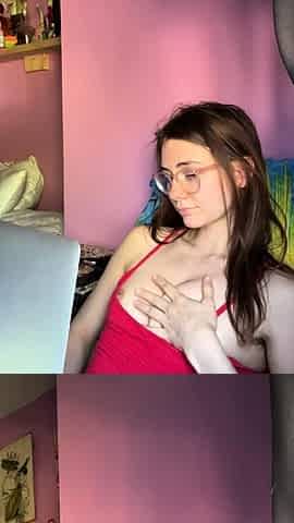 Amateur Webcam Teen Masturbates And Teases