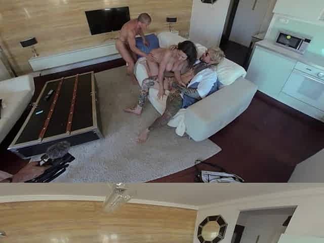 Lola Bredly's Double Vaginal Craving Fulfilled in Voyeur VR