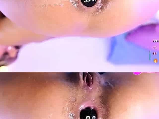 Close up MILF masturbation