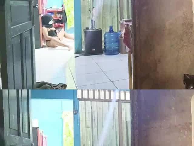 Caught by a food delivery motorcycle taxi during the time that I was masturbating