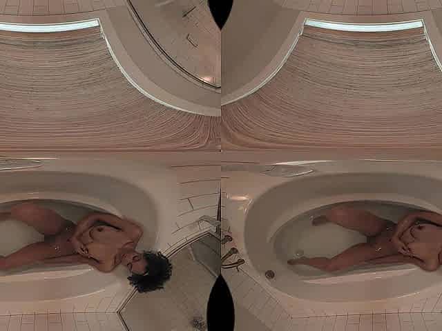 KhloeSweet Goes PH VR and takes her tub for a ride