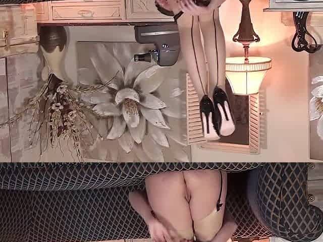 Sophia Delane - Mature Slut Brings Herself To Orgasm