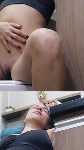 Farting Heavily in the Toilet!