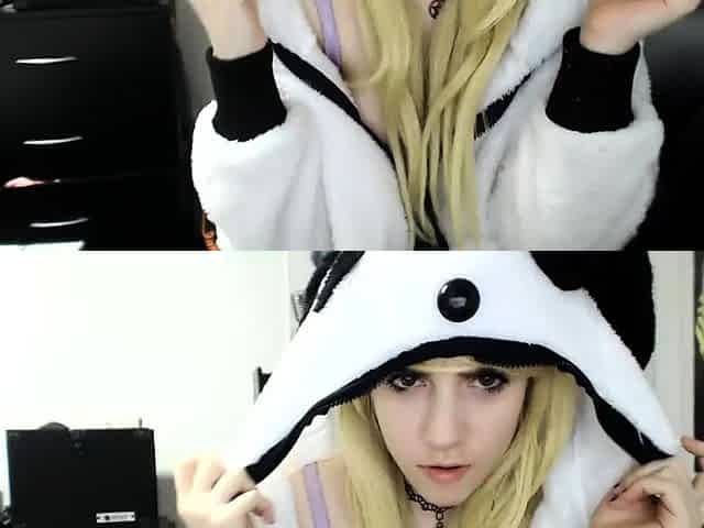 Amateur Blonde Teen Plays Solo with Toy Webcam Porn