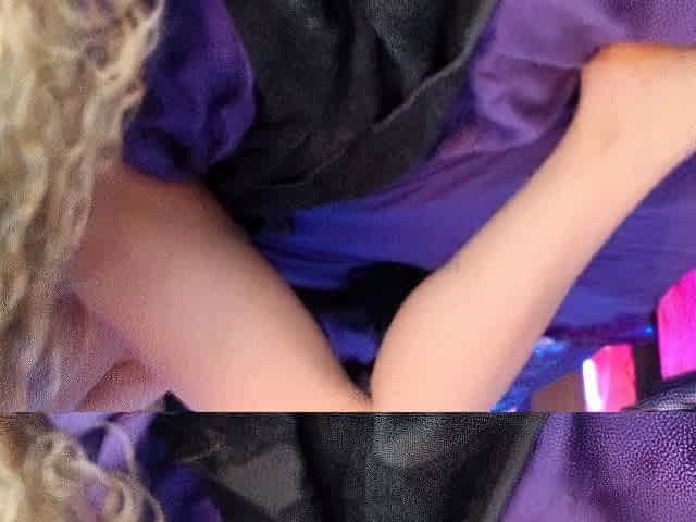 amateur girlfriend masturbating on webcam with her fingers