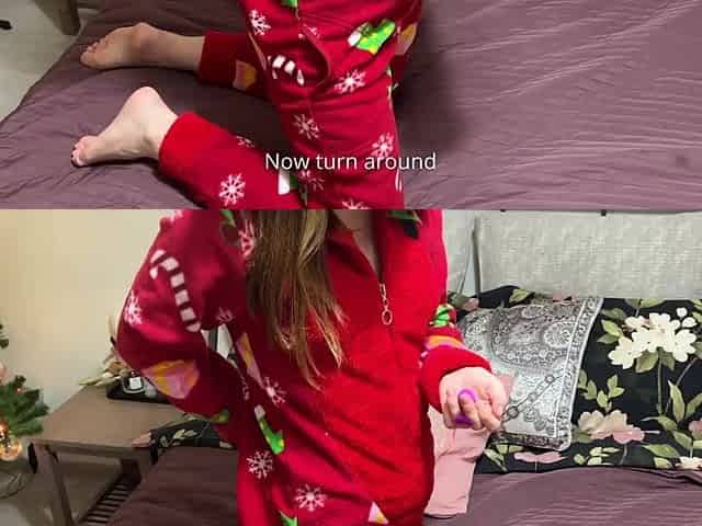 I gave step sis a dildo for Xmas banged her in a moist snatch!