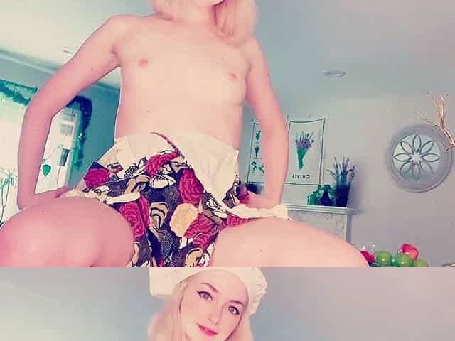 Sexynympho webcam model uses toy on clit to masturbate