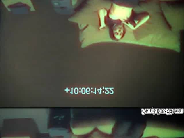 Watch this solo slut finger fucking her pussy