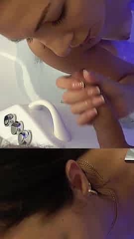 Wife Gives Me a Blowjob While Bathing