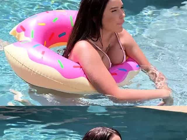 Hot sexy lesbian babes outdoor fuck