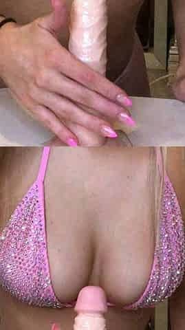 Sexy hottie Anetta Keys enjoys a solo toy masturbation