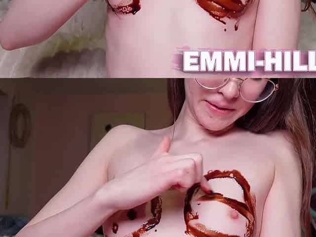 GERMAN AMATEUR PLAYS WITH VAGINA CREAM FINGERS
