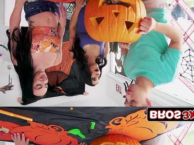 Pumpkin Head mother I'd like to fuck Gets a Hardcore Halloween Pounding