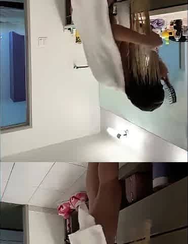 StripCamFun Blonde Amateur MILF Webcam for You