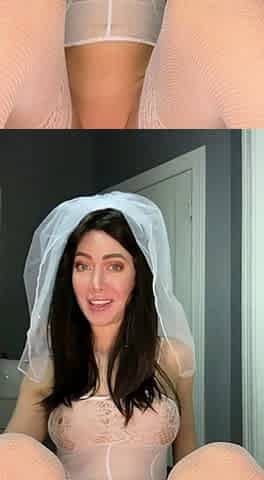 Natural brunette solo toying