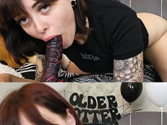 Blonde amateur gives webcam show with toys