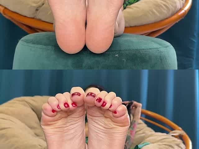 My Pretty Pink Soles and Long Toes, Toe Wiggling and Toe Spreading