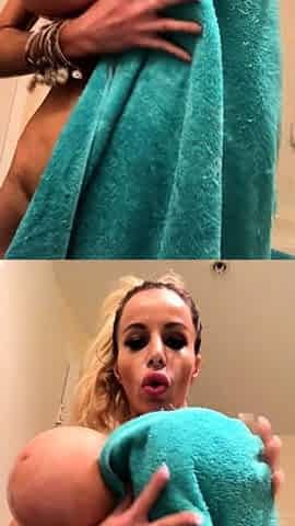 Big boob brunette masturbates on webcam