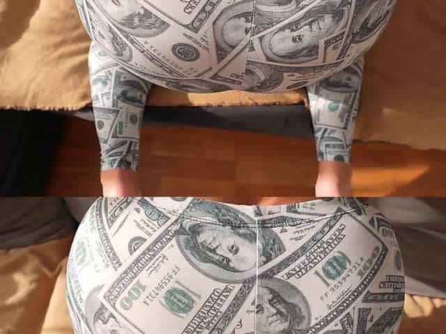 Big Ass Babe Fucked in Her Ripped Leggings