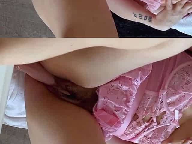 Latina MILF Orgasms With Her Sex Toy On Webcam