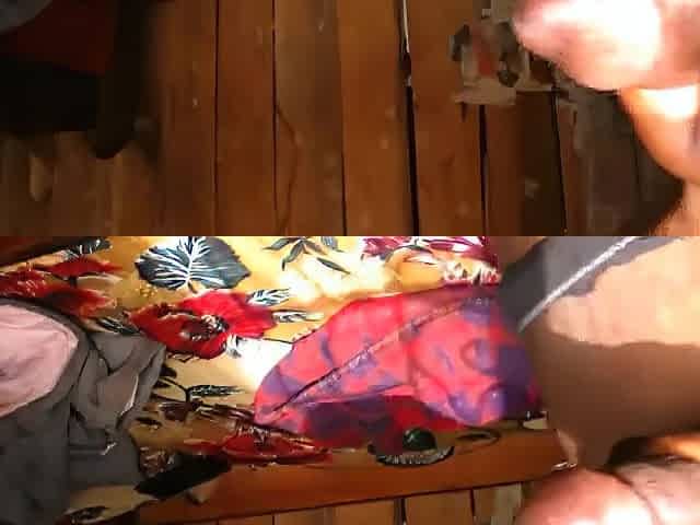 AFRO AMATEUR TEEN PISSING OUTSIDE