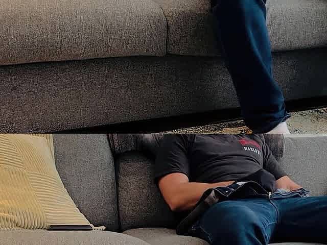 HAWT DILF JERKS OFF ON THE BED - JOHNNY STACKED