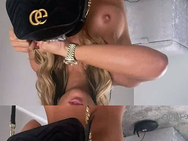 Big boob brunette masturbates on webcam