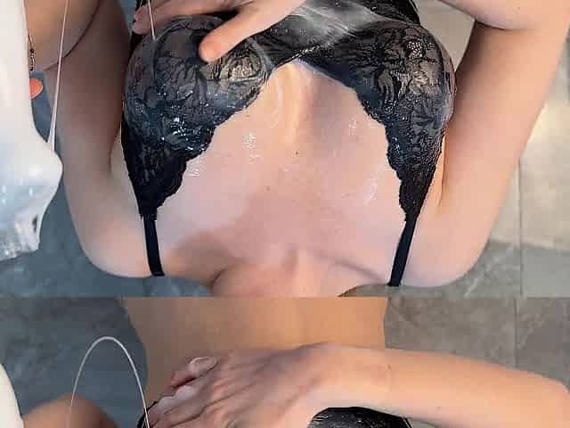 NATURAL BOOBS AND LOTS OF CUM! ????