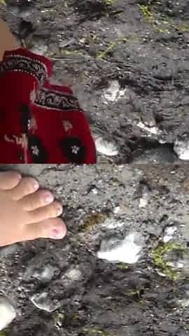 Jen Shows up Her Naked Feet in the Sand