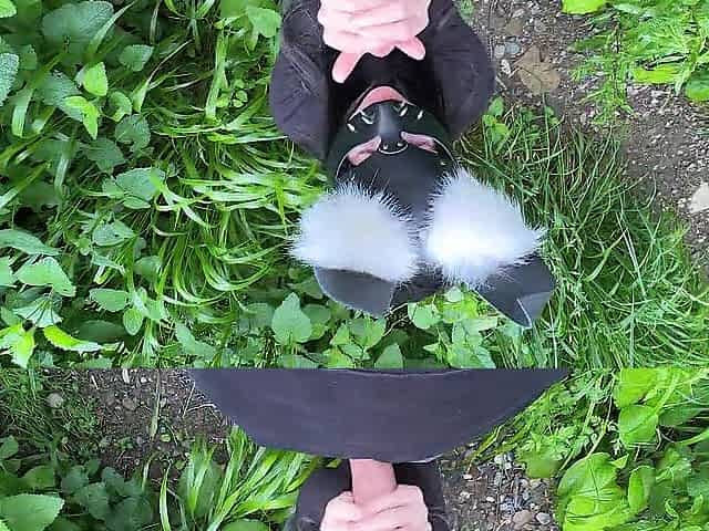 I caught a stranger masturbating and gave him a bewitching oral-job-job in the park.