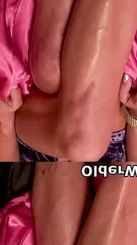 American MILF Katrina Gets Herself in the Mood with a Dildo